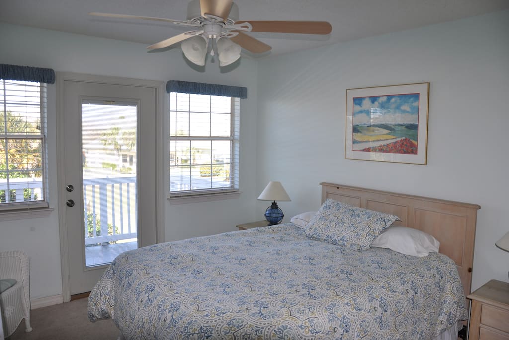 2nd bedroom- Queen bed