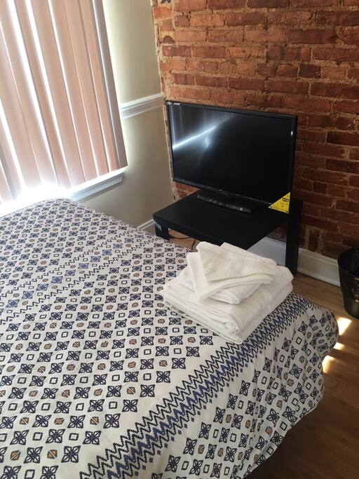 Smart TV with HD/ LED screen