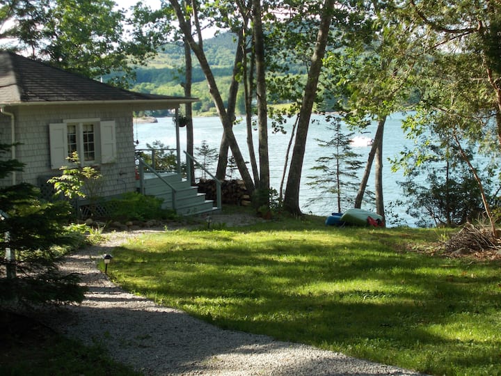 Bungalow with Swimming Cove