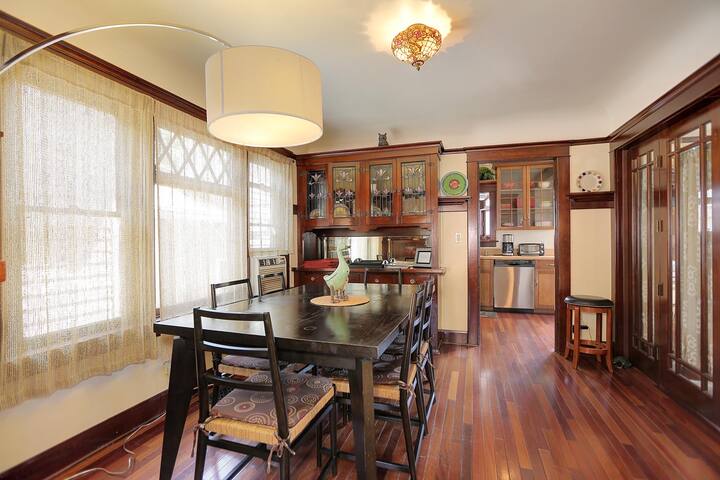 Block to the Beach – Amazing SantaMonica Craftsman gallery image 4