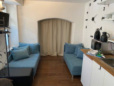 Top performing Airbnb: Central Studio Old Town - Steps from Cathedral in Erfurt