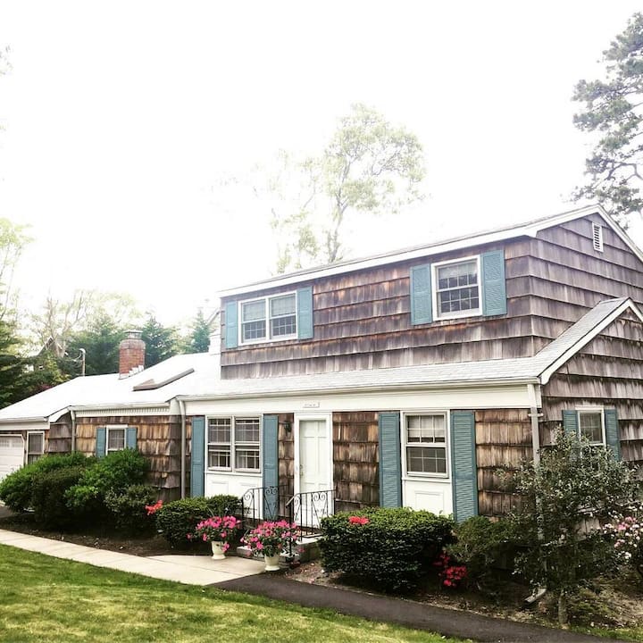 Seconds To The Bay -  Hampton Bays Retreat - The Hamptons, NY