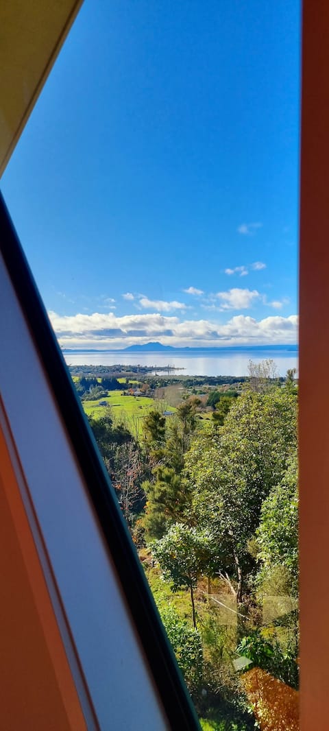 Peaceful Ski Chalet – Lake Taupō Views