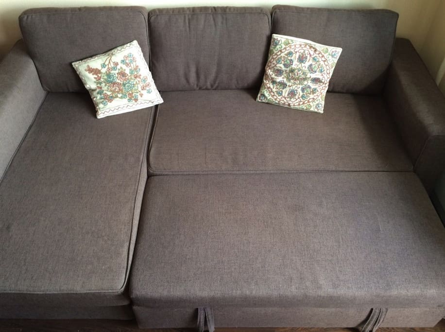 Размер дивана 140x210
The size of the sofa 140x210