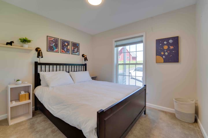 غرفة نوم 3 بسرير بحجم كبير