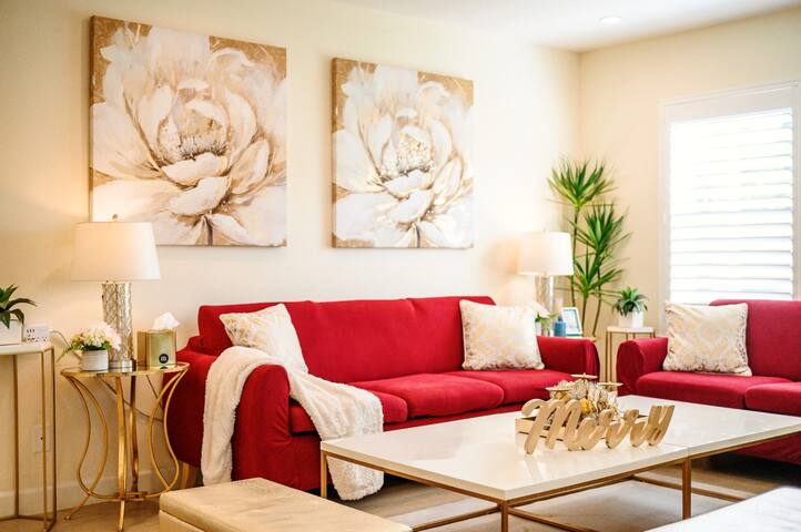 7 Bedrooms • Near Disneyland • Perfect for Groups gallery image 5