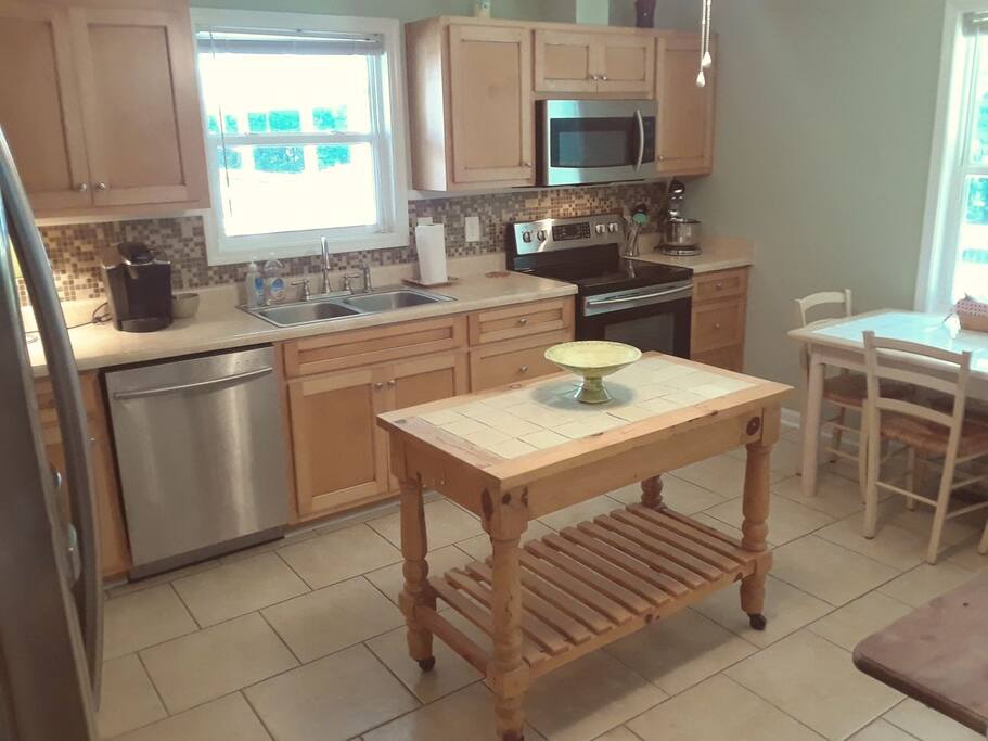 Full kitchen with a dinette table that seats 4