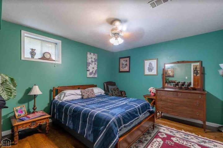 Jedna od spavaćih soba u podrumu