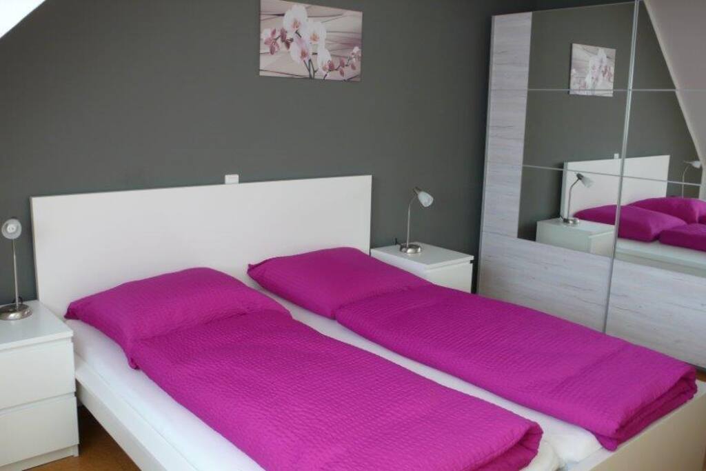 Schlafzimmer 1