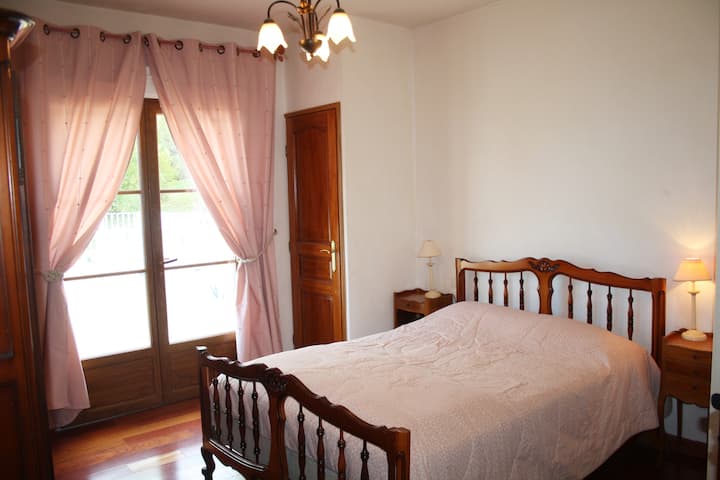el tercer dormitorio doble en la planta baja/ the third double bedroom at groundfloor