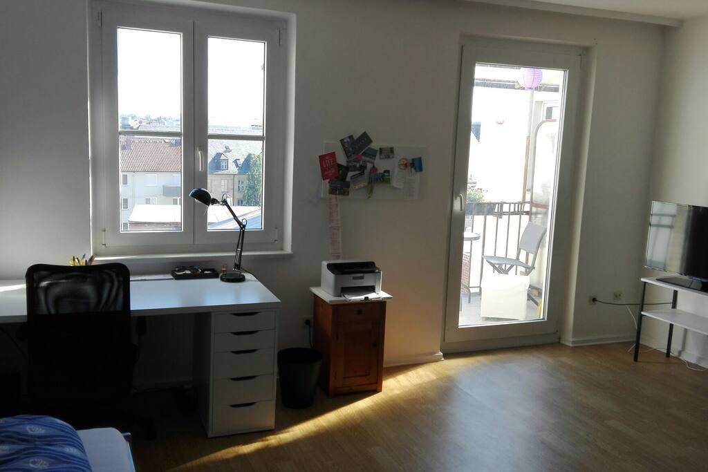 Zimmer 1 mit Balkon in den Hinterhof