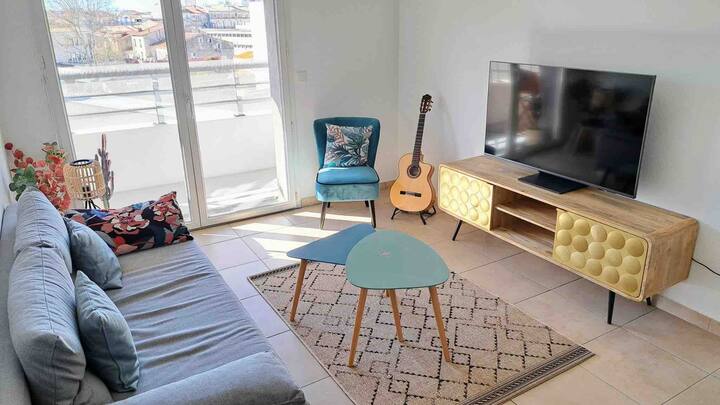 Bel Appartement Proche Gare Avec Parking Privé - Sète