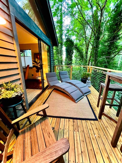Secluded Tree House Chalet