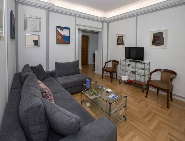 Classy apartment in Syntagma gallery image 5