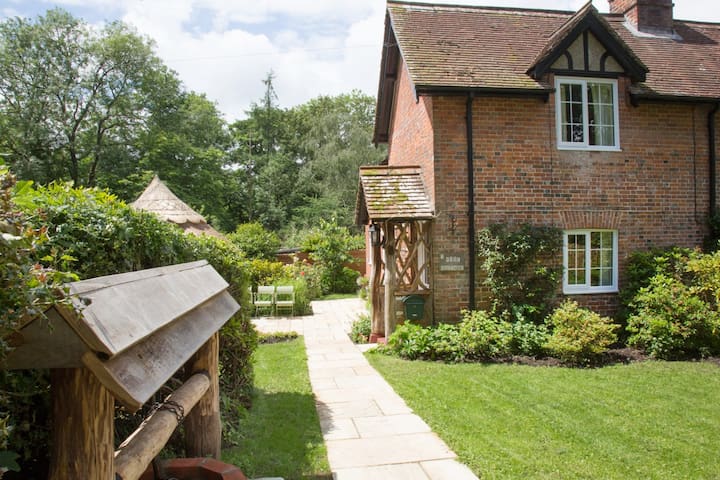In Heart Of The Newforest Our Rose Cottage Cottages For Rent In