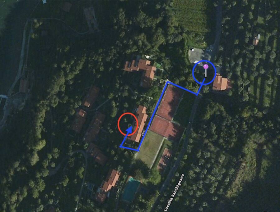 Once you arrive at the bus stop - tennis courts Sinchignano (blue circle), follow the blue line until you reach the red circle (listing location). Approx. 120m; Less than 1 min. walk.