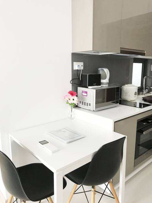 petite dining table