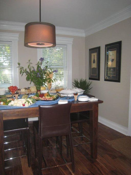 dining room (seats 8 comfortably)