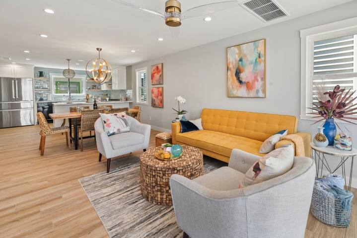 Designer Beach House | AC | Attached Garage gallery image 4