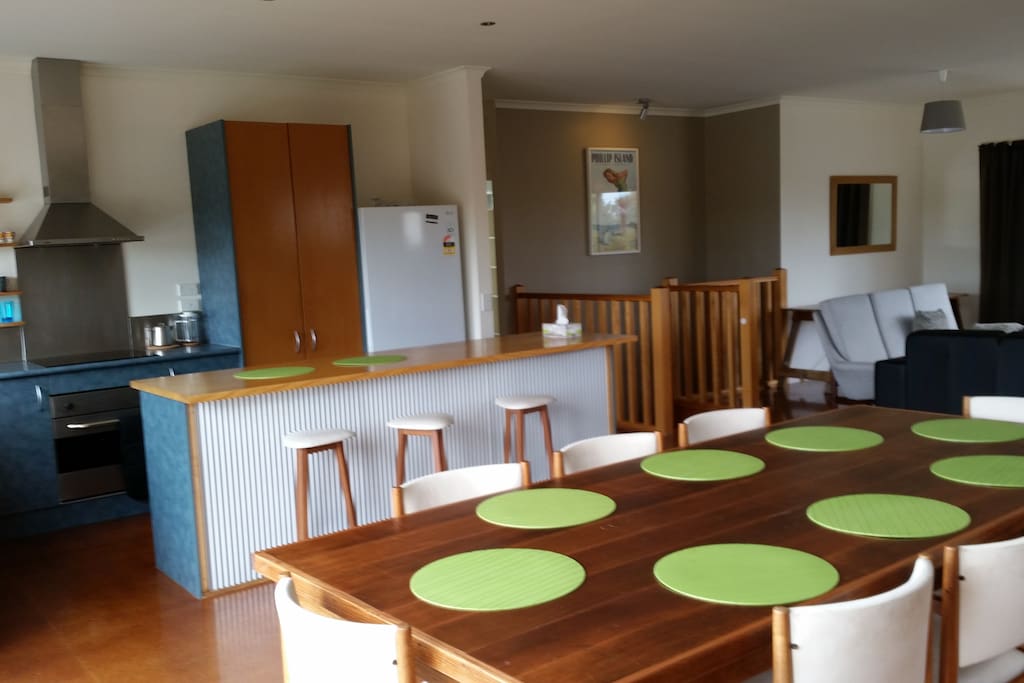 Kitchen & dining area