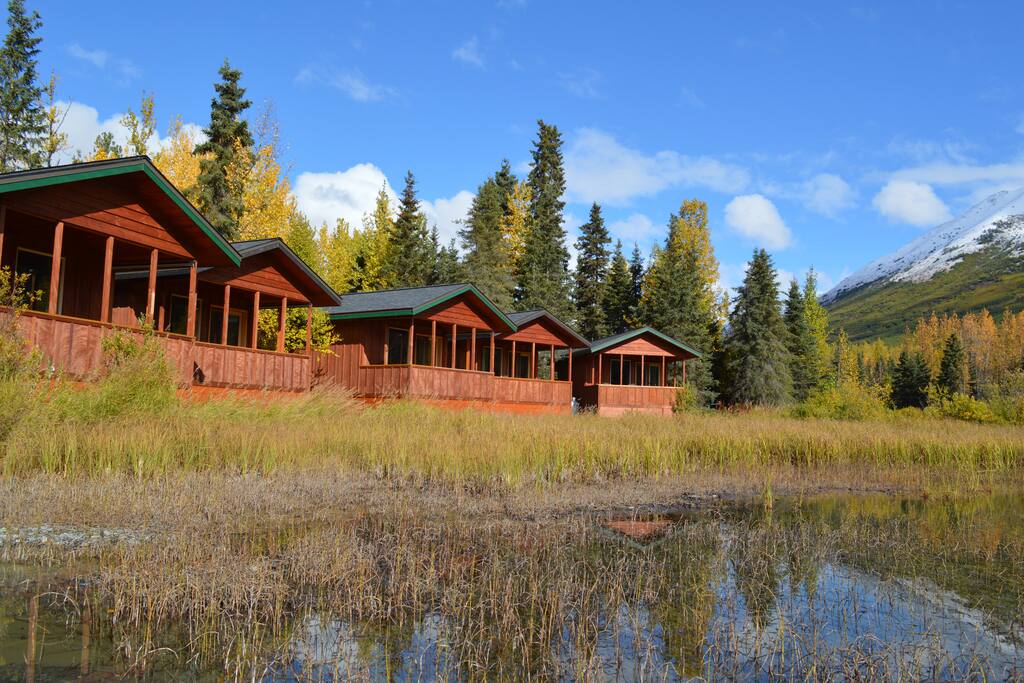 Lake Front Cabins - Summit Lake Lodge