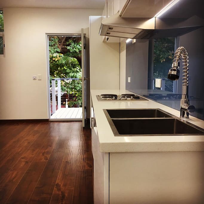 Great kitchen facilities and restaurants close by.