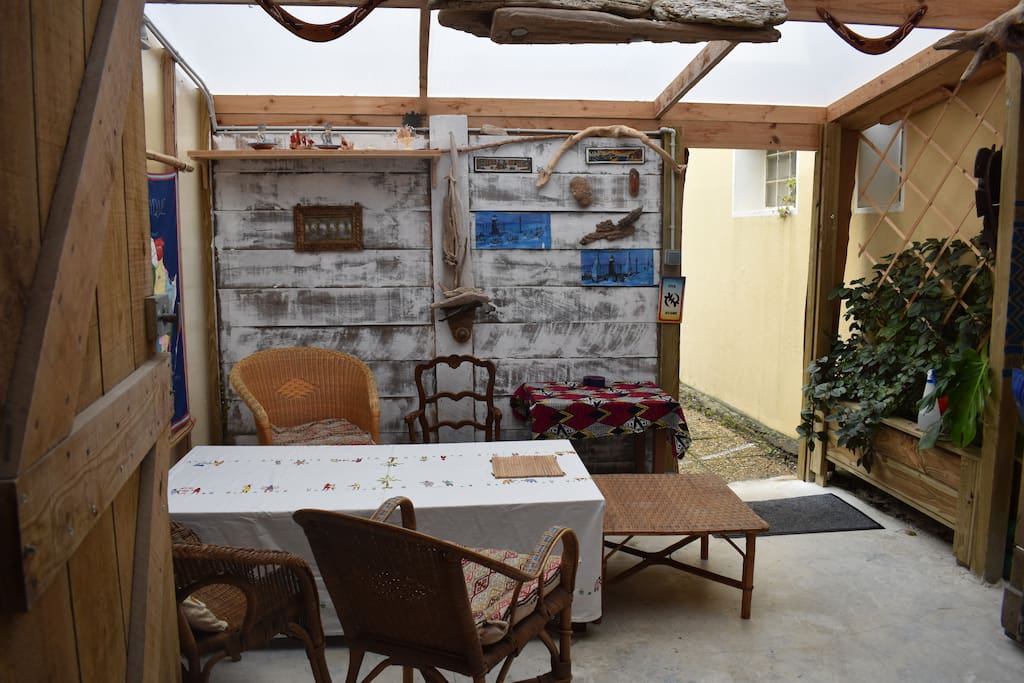 Private entrance/terrace
