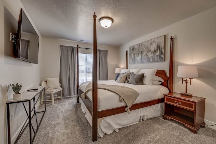 A second master bedroom has a king size 4 post bed.