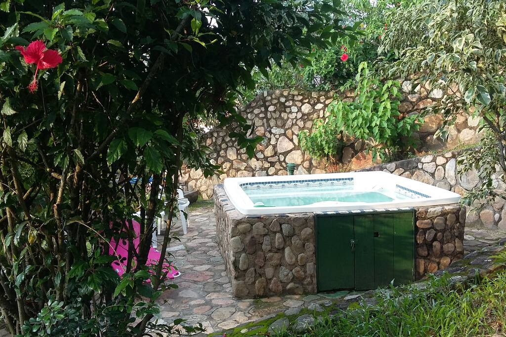 JACUZZI