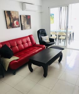 Precioso piso en 2 línea de playa con piscina