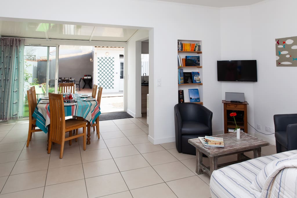 Pause-Sablaise.com
Maison 3 ch. de plain-pied, plage 200 m.
Idéale pour famille, amis et surfeurs.
Qualité - Confort - Convivialité