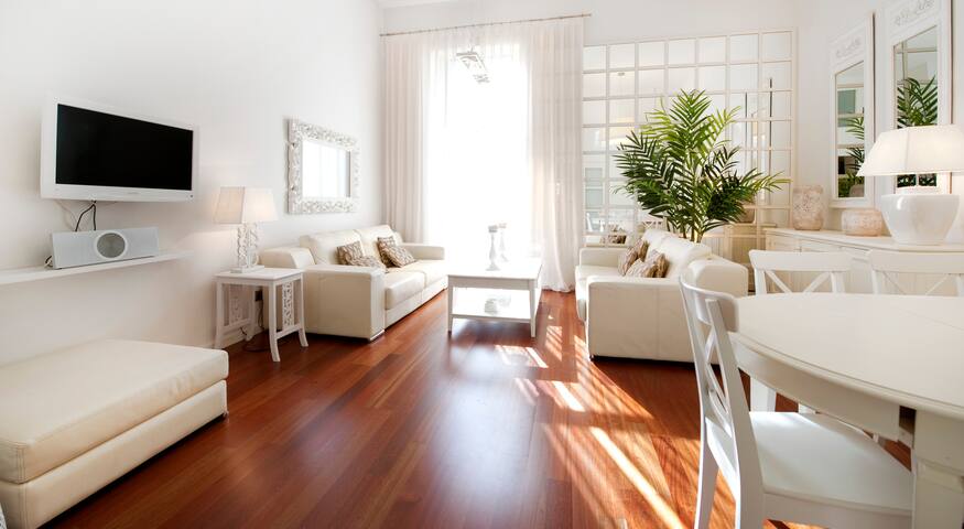 Five bedroom apartment Plaza Catalunya You Stylish gallery image 3