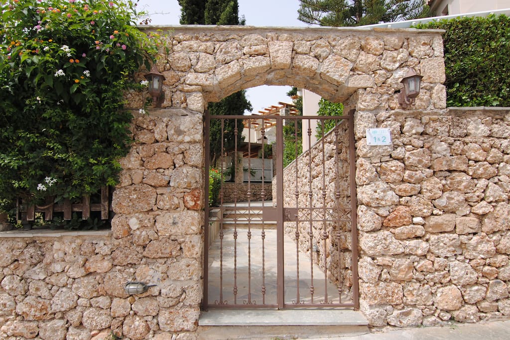 Entrance_Pentathlon Villa 2
