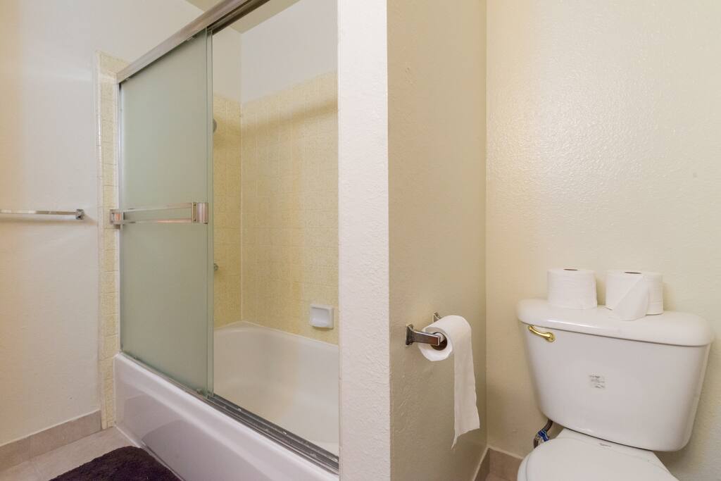 Bath tub