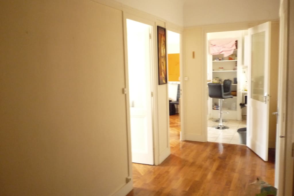 Ce que vous voyez en poussant la porte.
