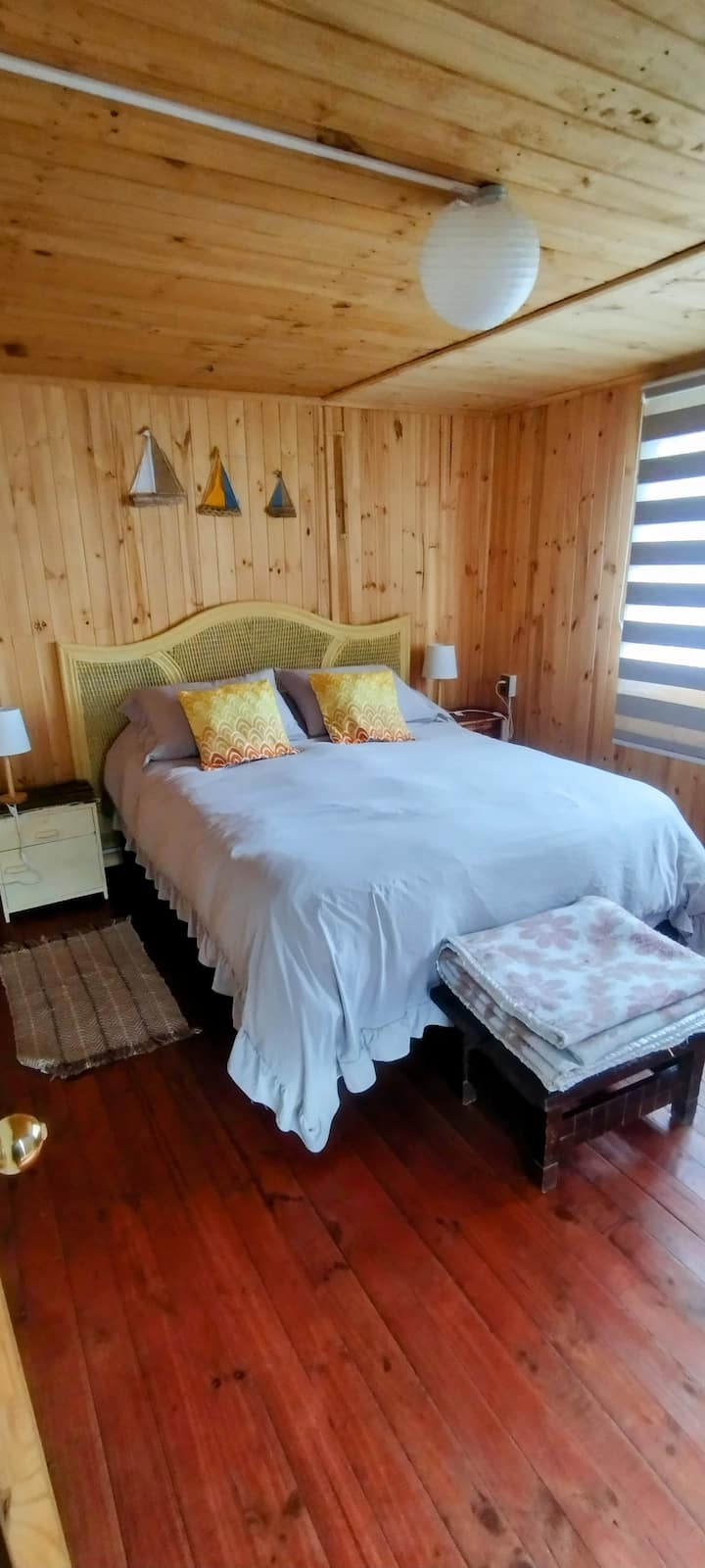 Dormitorio matrimonial con vista a la costa, los cerros....