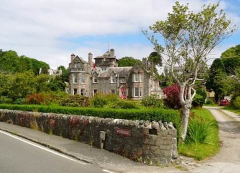 Historic Lochside Woodside Tower