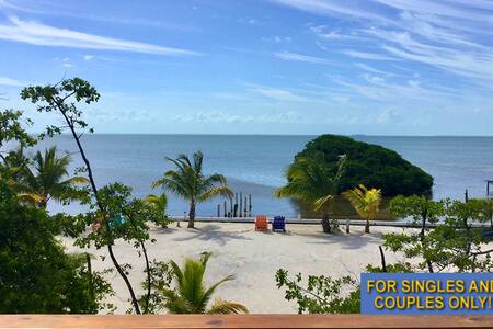 Woodpecker House - Birdhouses, peaceful & private!