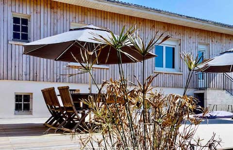 House with terrace, close to beaches