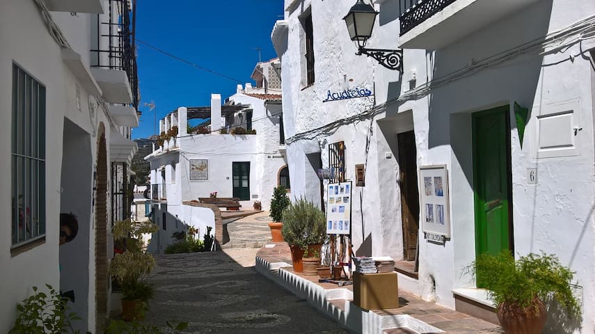 Lovely house for rent in typical morisco style...
