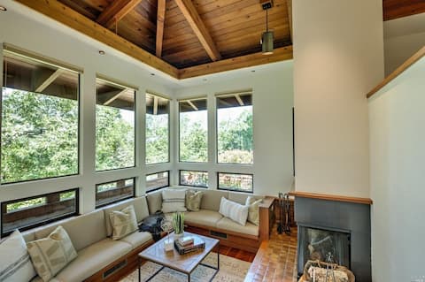 Sonoma Treehouse - Quiet home with deck & hot tub