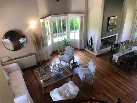 Top Airbnb: House in a private neighborhood with a pool in Villa Allende