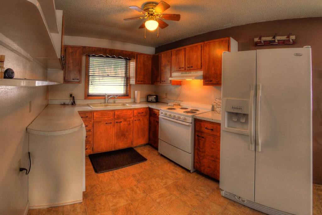 Fully equipped kitchen.