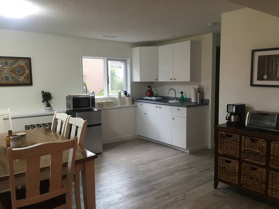 Kitchen and eating nook