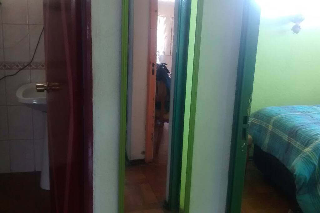 Baño, al lado de la pieza a arrendar