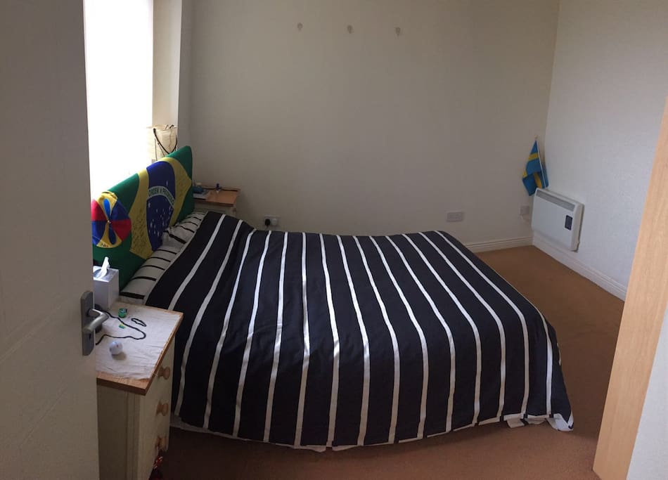 Bright and spacious bedroom for 2