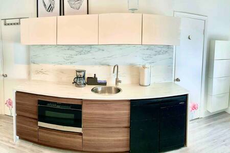 Miami Beach Modern Studio With Pool on Ocean Drive