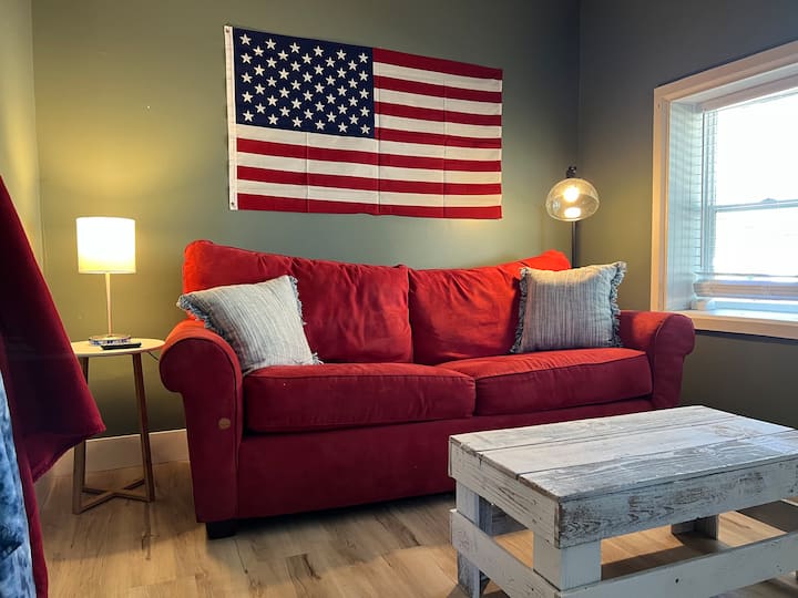 Little-big Home | Compact Home, Sleeps 12+ - Niagara Falls, NY