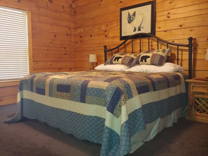 Master Bedroom/Bath
King Size Bed
Zippered Mattress Cover
Carpet
2 Dressers
2 Bedside Tables/Lamps
Ceiling Fan
Gas Fireplace 
Jetted Tub
Sink
Closet