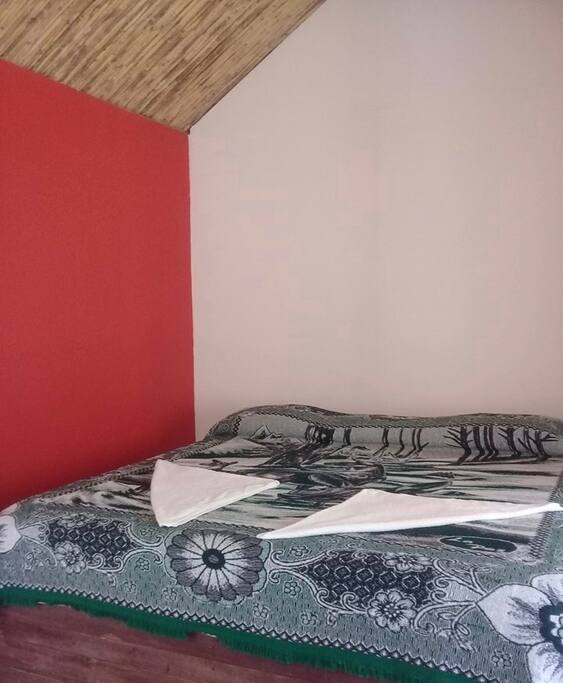 Cama king size para 2 personas.